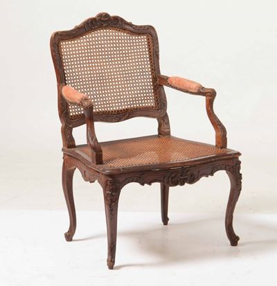 Poltroncina in Stile Luigi XV in Legno Intagliato