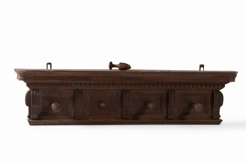 Appendiabiti in stile rinascimento in legno intagliato  - Auction From a Genoese family | Cambi Time - I - Cambi Casa d'Aste
