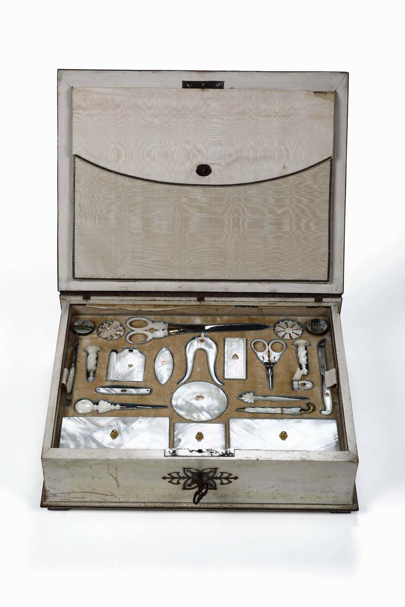Importante Necessaire per Cucito Vienna Prima Metà del XIX Secolo. Provenienza Famiglia Chigi, Ro...