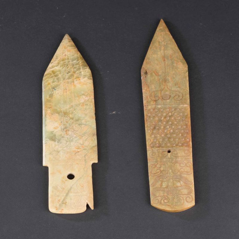 Two jade and russet daggers, China, 1900s  - Auction Fine Chinese Works of Art - I - Cambi Casa d'Aste