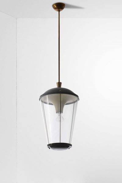 Due Lampade a Sospensione con Struttura in Ottone e Metallo Laccato. Diffusori in Vetro.