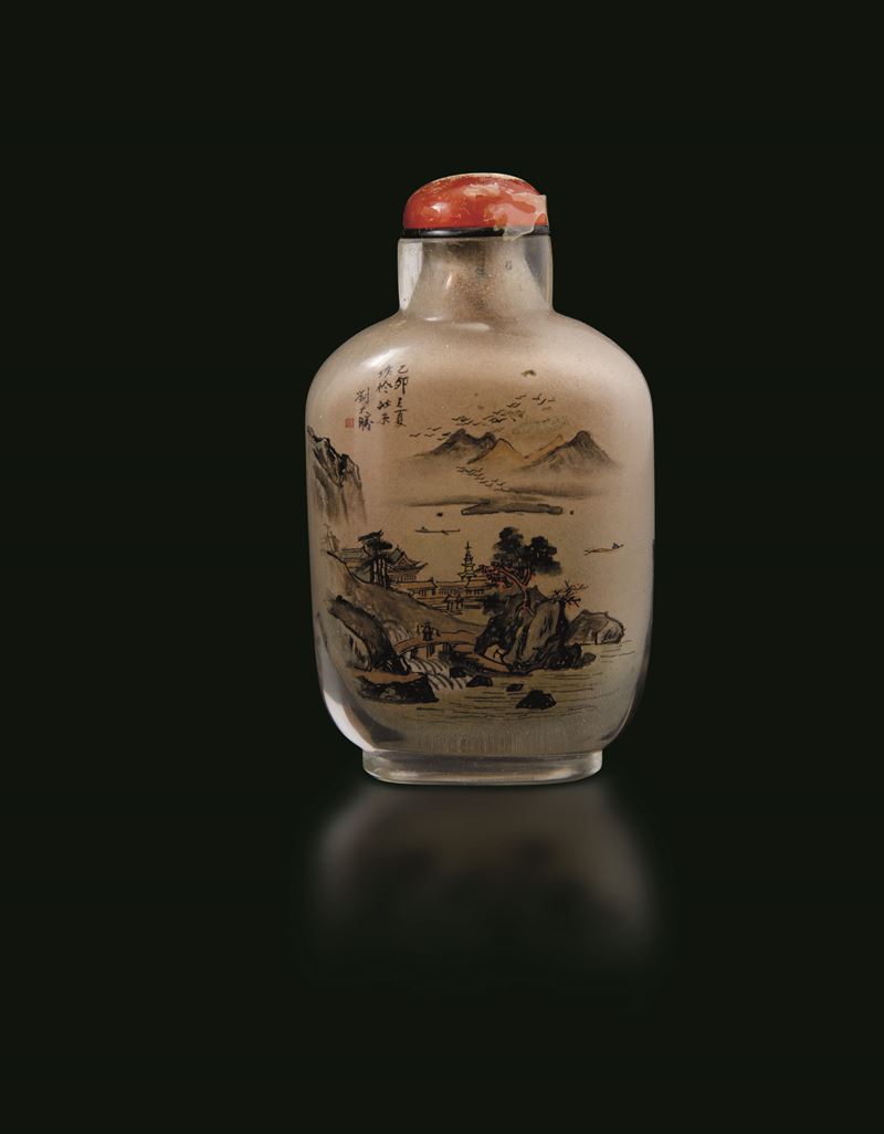 Snuff bottle in vetro dipinto con paesaggio montano con iscrizione, Cina, Repubblica, XX secolo  - Asta Fine Chinese Works of Art - Cambi Casa d'Aste