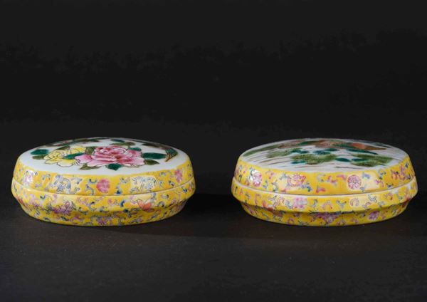 Two round porcelain boxes, China, Republic
