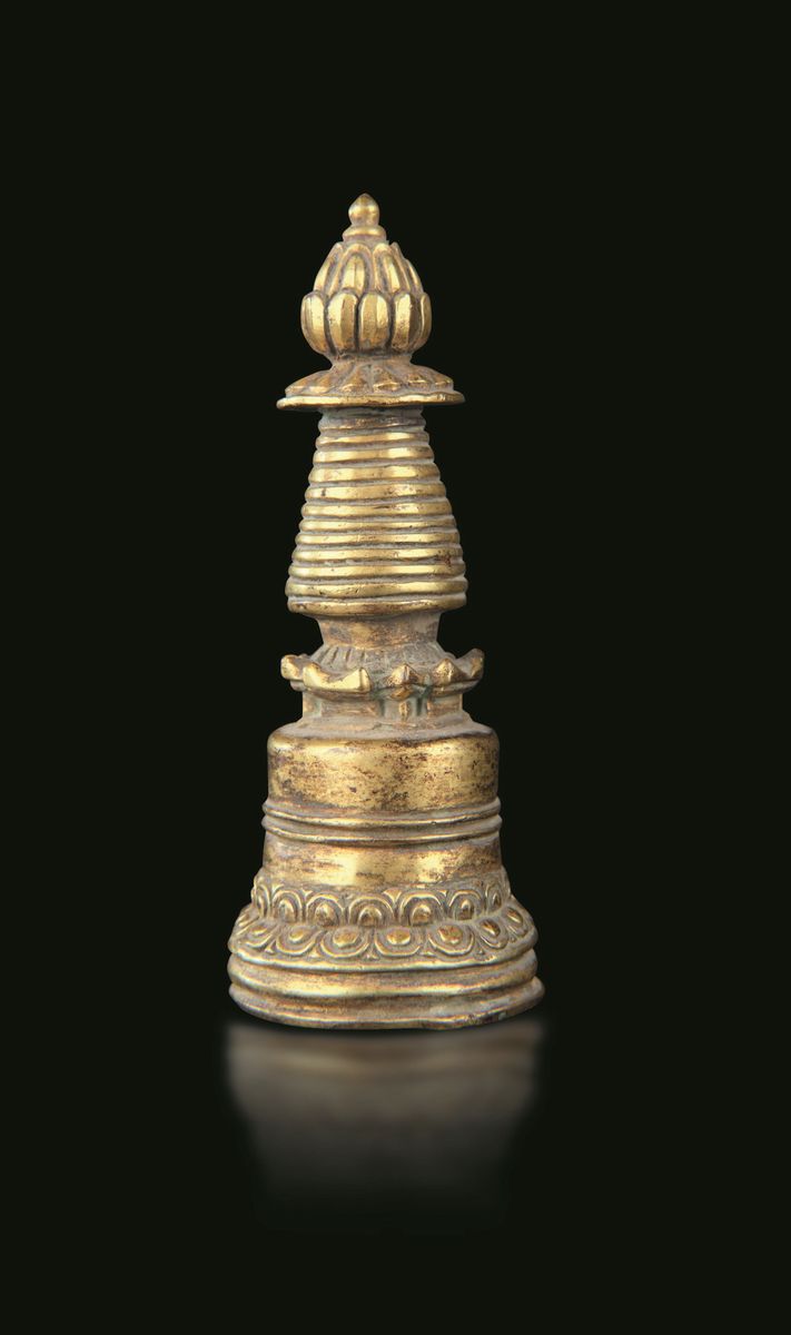 Lotto Composto da Stupa e Due Campane Rituali in Bronzo, Argento e Innesti di Pietre Dure, Tibet,...