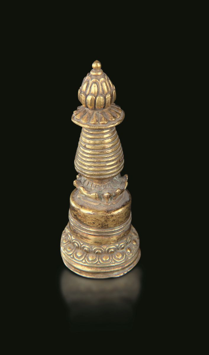 Lotto Composto da Stupa e Due Campane Rituali in Bronzo, Argento e Innesti di Pietre Dure, Tibet,...