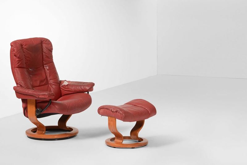 Poltrona reclinabile e pouf mod. Stressless  - Auction 20th century furniture -  [..]