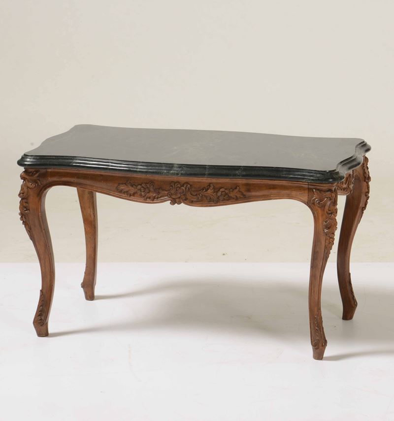 Tavolino da salotto in stile Luigi XV con marmo  - Auction Antique - Cambi Casa d'Aste