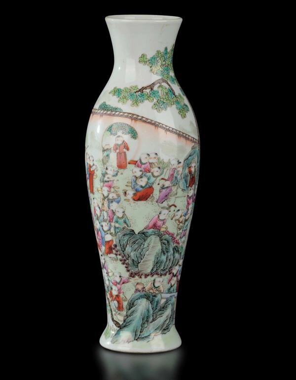 Vaso in porcellana raffigurante scena di vita comune con saggi e fanciulli, Cina, Repubblica, XX secolo