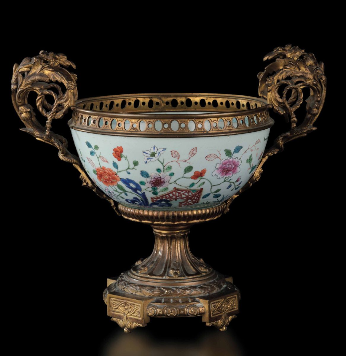 Ciotola in Porcellana con Decori Naturalistici, Cina, Dinastia Qing, Epoca Yongzheng (1723-1735)
