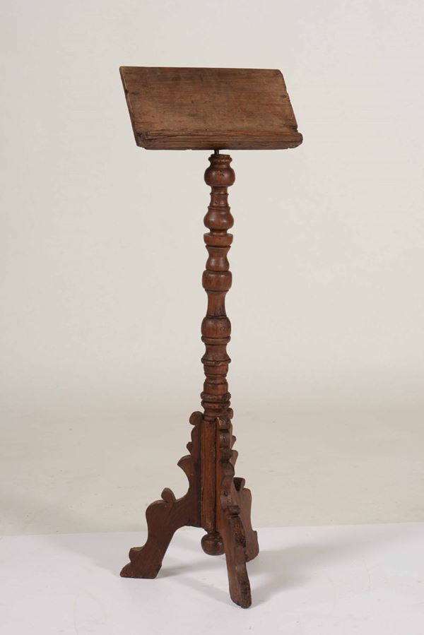 Leggio in legno intagliato, XVIII secolo
