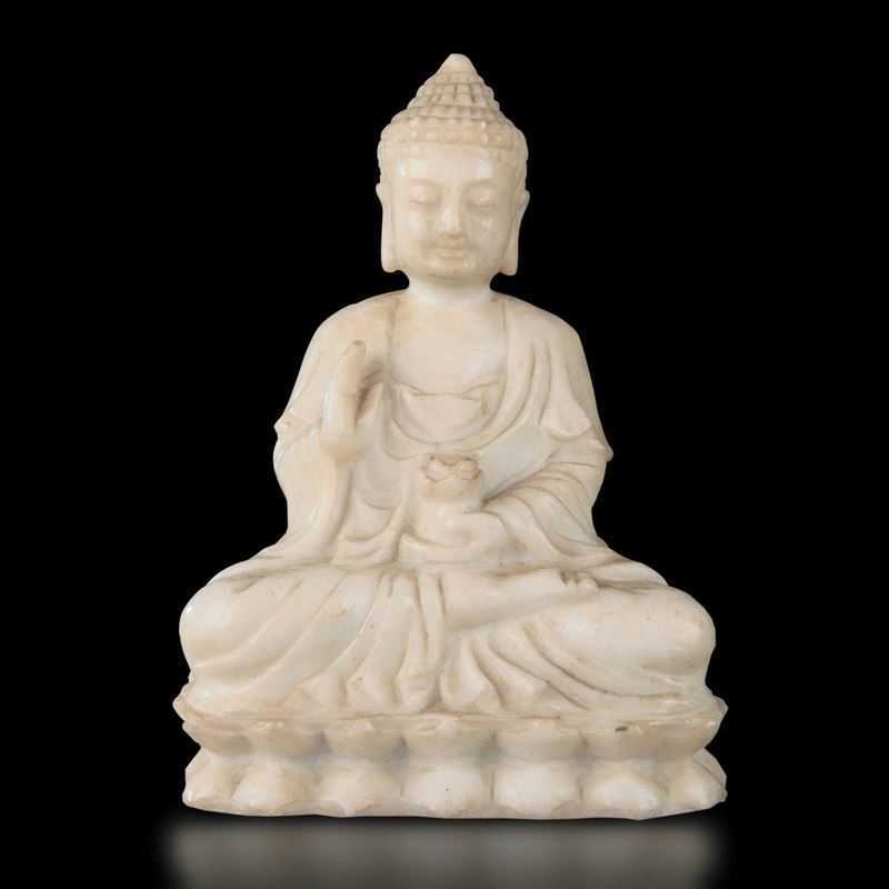 A marble Buddha, China, Qing Dynasty  - Auction Fine Chinese Works of Art - Cambi Casa d'Aste