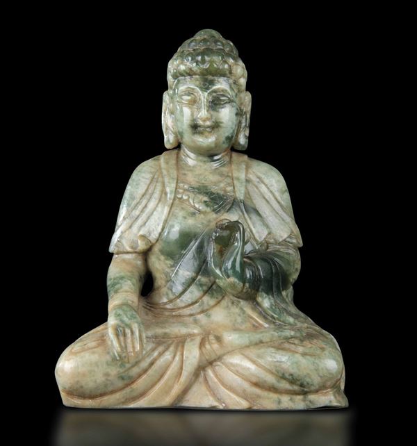 Figura di Buddha Sakyamuni scolpita in giadeite, Cina, 1950 ca.