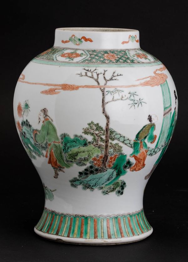 Potiche in porcellana Famiglia Verde con scena di vita comune e decori floreali entro riserve, Cina, Dinastia Qing, XIX secolo