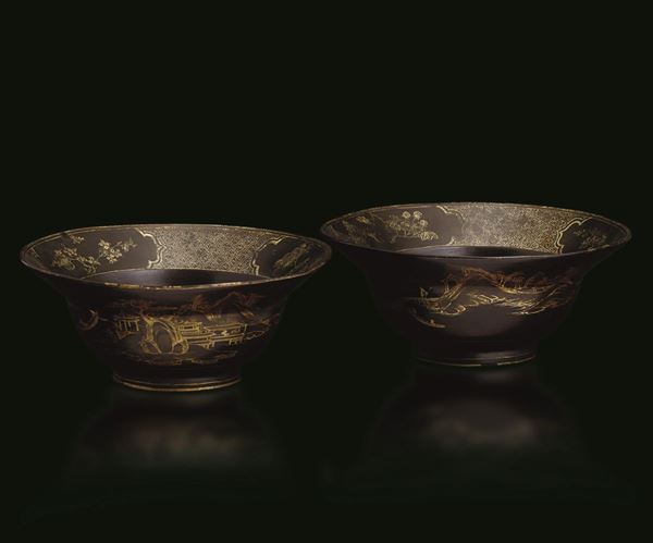 Rara coppia di ciotole in lacca bruna con decori in oro a paesaggio, Cina, Dinastia Qing, epoca Qianlong (1736-1796)