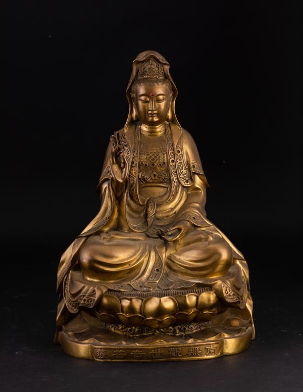 Figura di Buddha seduto su fiore di loto con iscrizione in bronzo, Cina, XX secolo