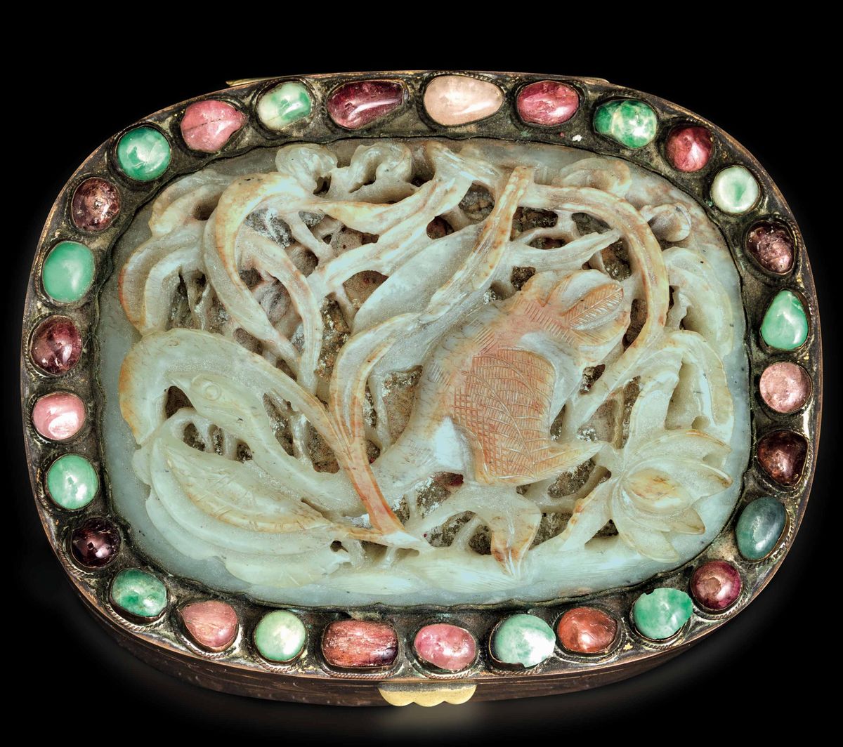 Scatola in Rame con Placca in Giada Celadon e Russet con Decoro Naturalistico a Traforo e Innesti...