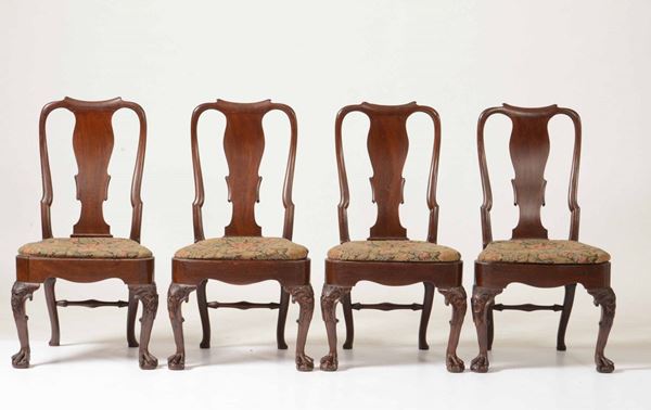 Divano e otto sedie in legno intagliato. XIX secolo