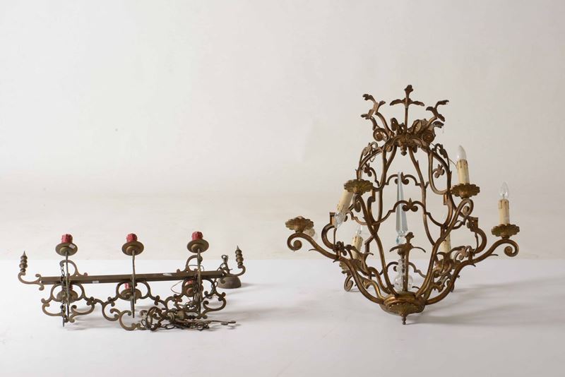 Coppia di lampadari in metallo dorato  - Auction Antiques | Timed Auction - Cambi Casa d'Aste