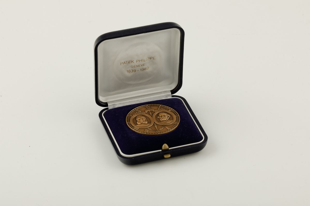 Patek Philippe - Medaglia in Bronzo Commemorativa del 150° Anniversario della Maison Accompagnata...
