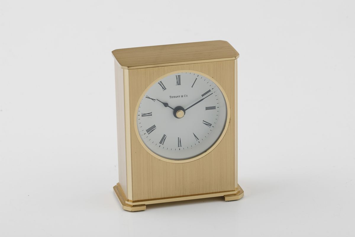 Tiffany - Pendoletta Elettronica da Tavolo in Ottone Dorato e Satinato, Circa 1970