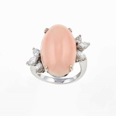 Demi-parure Composta da Spilla ed Anello con Corallo Rosa e Diamanti