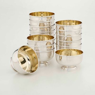 Sedici Coppette in Argento Sterling. Argenteria Milanese del XX-XXI Secolo