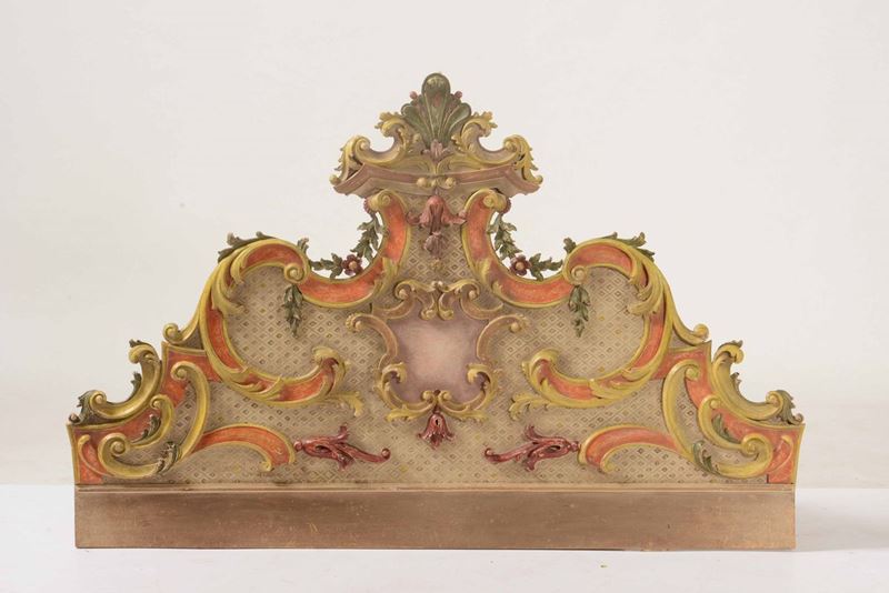 Testiera di letto in legno intagliato e dipinto. XVIII-XIX secolo  - Auction Fine Art January | Cambi Time - I - Cambi Casa d'Aste