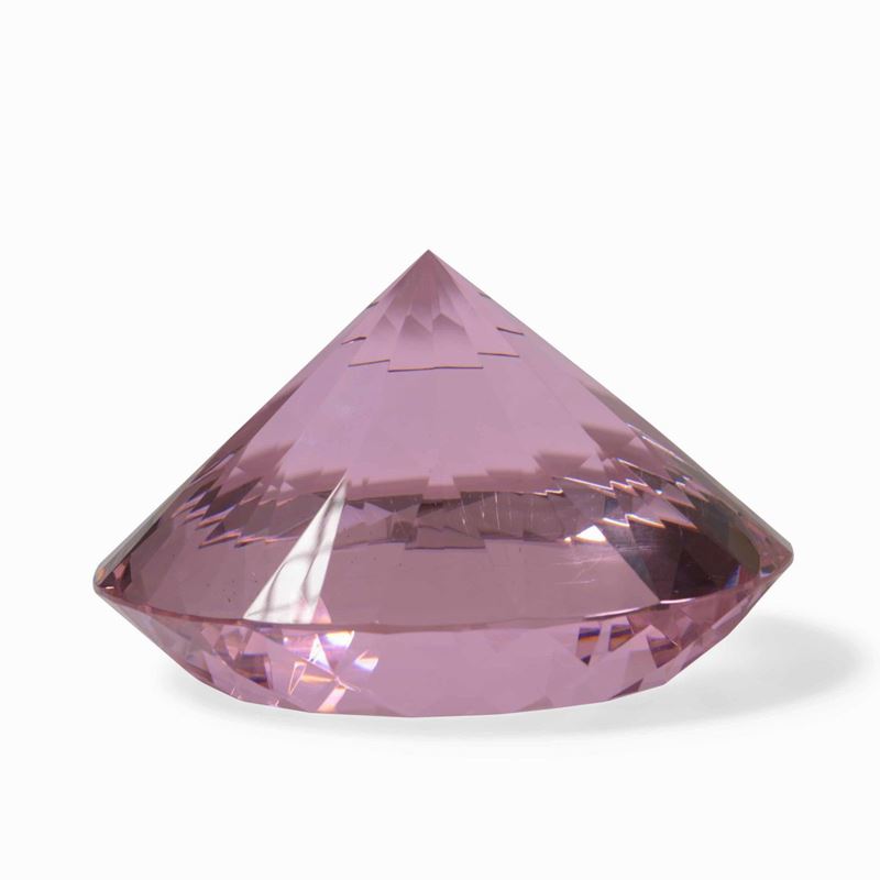 Fermacarte a forma di diamante in cristallo colorato molato.  - Auction Design Lab - Cambi Casa d'Aste