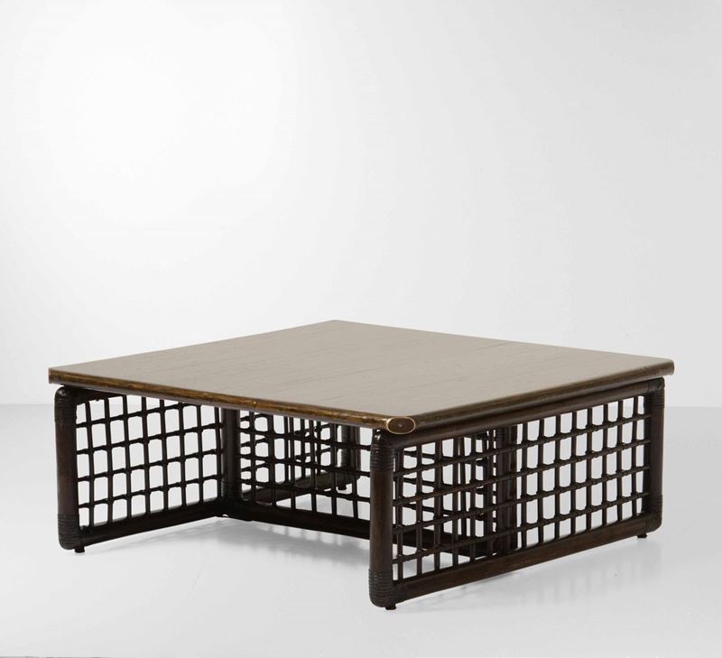 Tavolo basso con struttura in bambù e malacca, piano in legno e dettagli in ottone.   - Auction Design Lab - Cambi Casa d'Aste
