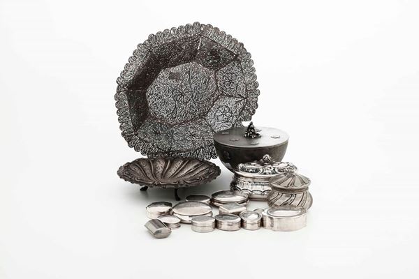 Lotto di oggetti in argento e filigrana d'argento. Varie manifatture italiane del XX secolo