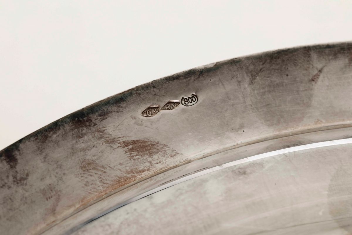 Portavivande in Argento Fuso e Cesellato. Argenteria Italiana Inizio del XX Secolo. Argentiere Ri...
