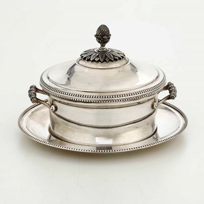 Zuppiera con Vassoio in Argento. Argenteria Italiana della Prima Metà del XX Secolo. Bollo Dell'a...