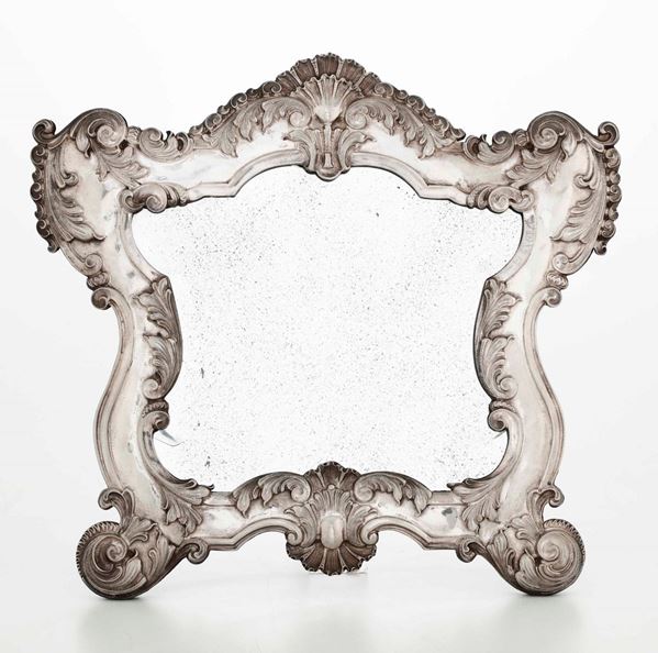 Specchio da parete in argento fuso, sbalzato e cesellato. Argenteria artistica italiana del XX secolo
