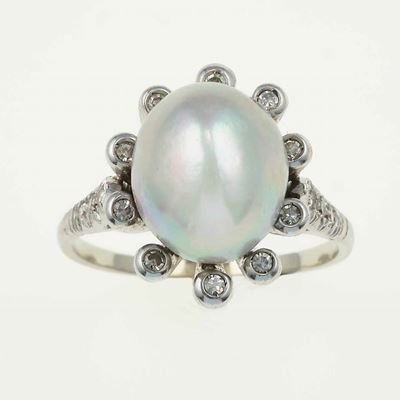 Anello con Perla Coltivata e Piccoli Diamanti Taglio Huit-huit