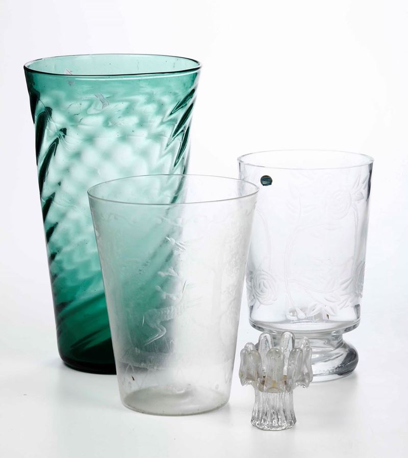 Tre vasi in vetro di cui due incisi  - Asta Da una collezione genovese | Cambi Time - I - Cambi Casa d'Aste