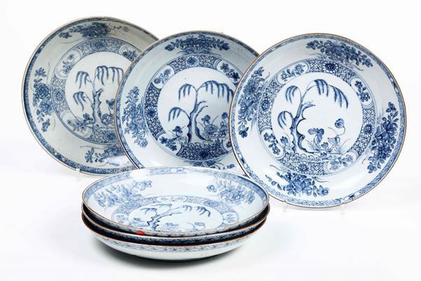 Lotto di 6 piatti in porcellana bianca e blu, Cina, XIX secolo