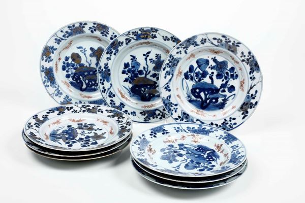 Nove piatti in porcellana Imari