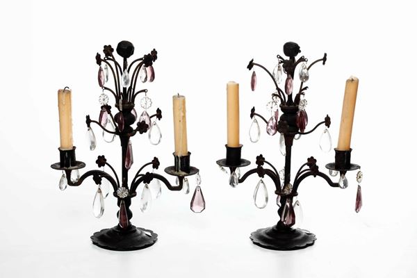 Coppia di candelabri in metallo e cristalli, XX secolo