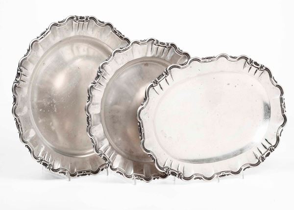 Tre vassoi in argento, manifattura italiana del XX secolo