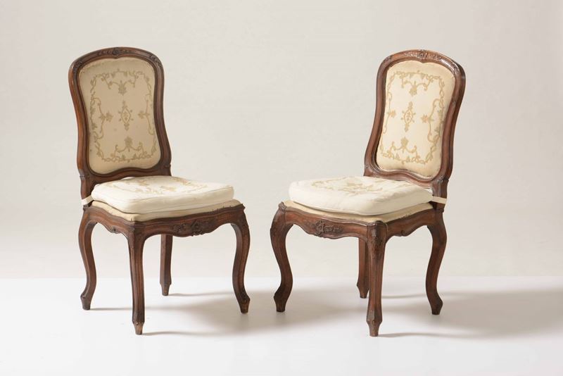 Coppia di sedie in legno intagliato  - Asta Da una collezione genovese | Cambi Time - I - Cambi Casa d'Aste