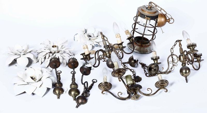 Lotto di appliques e lampadarietti in metallo  - Auction From a Genoese family | Cambi Time - I - Cambi Casa d'Aste