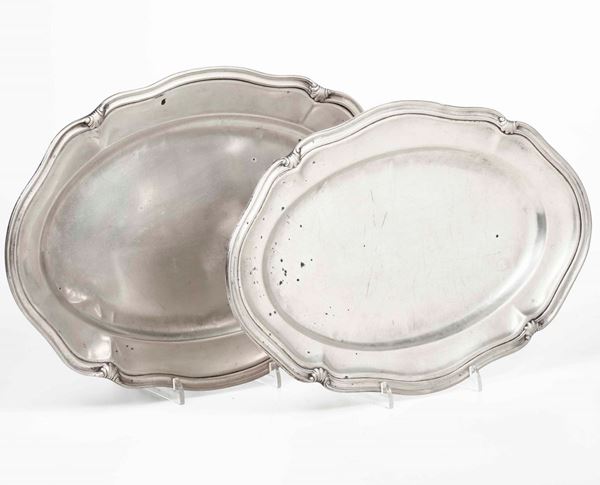 Due vassoi in argento. Manifattura italiana del XX secolo