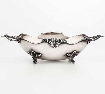 Centrotavola in Argento Fuso e Cesellato. Argenteria Artistica Italiana del XX Secolo