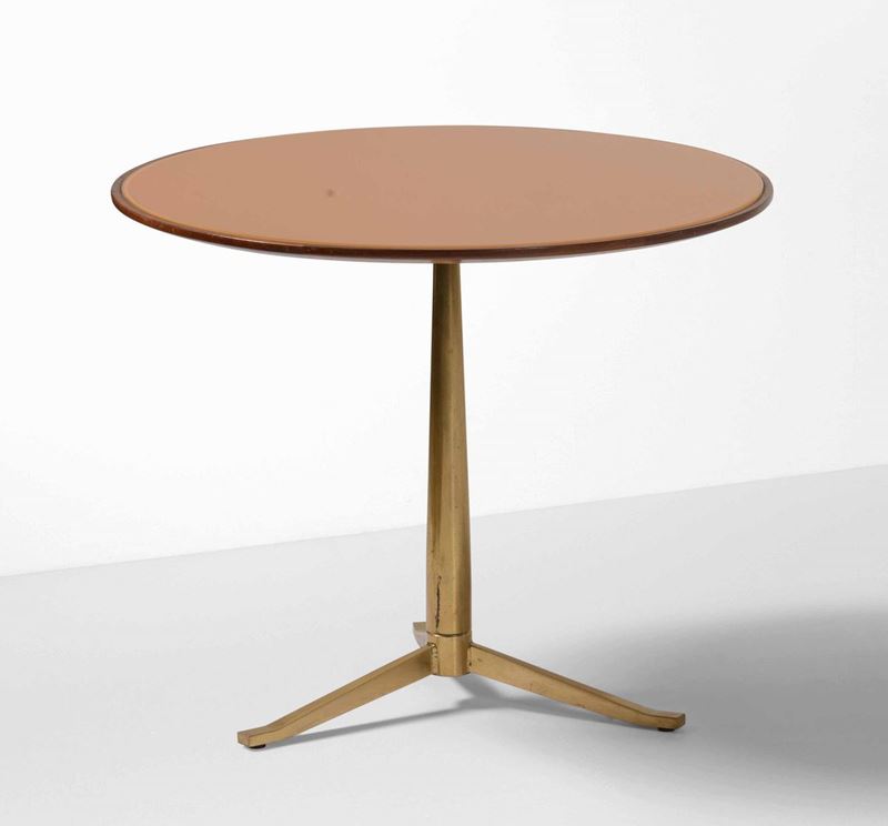 Tavolo basso con struttura in ottone e piano in vetro colorato.  - Auction Design Lab - Cambi Casa d'Aste