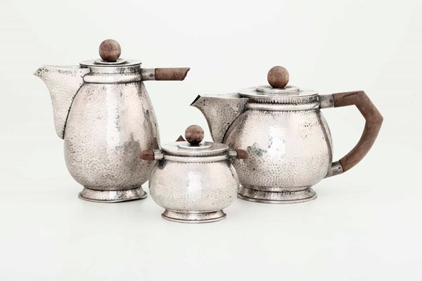 Servizio da tè e caffè in argento. Argenteria italiana del XX secolo