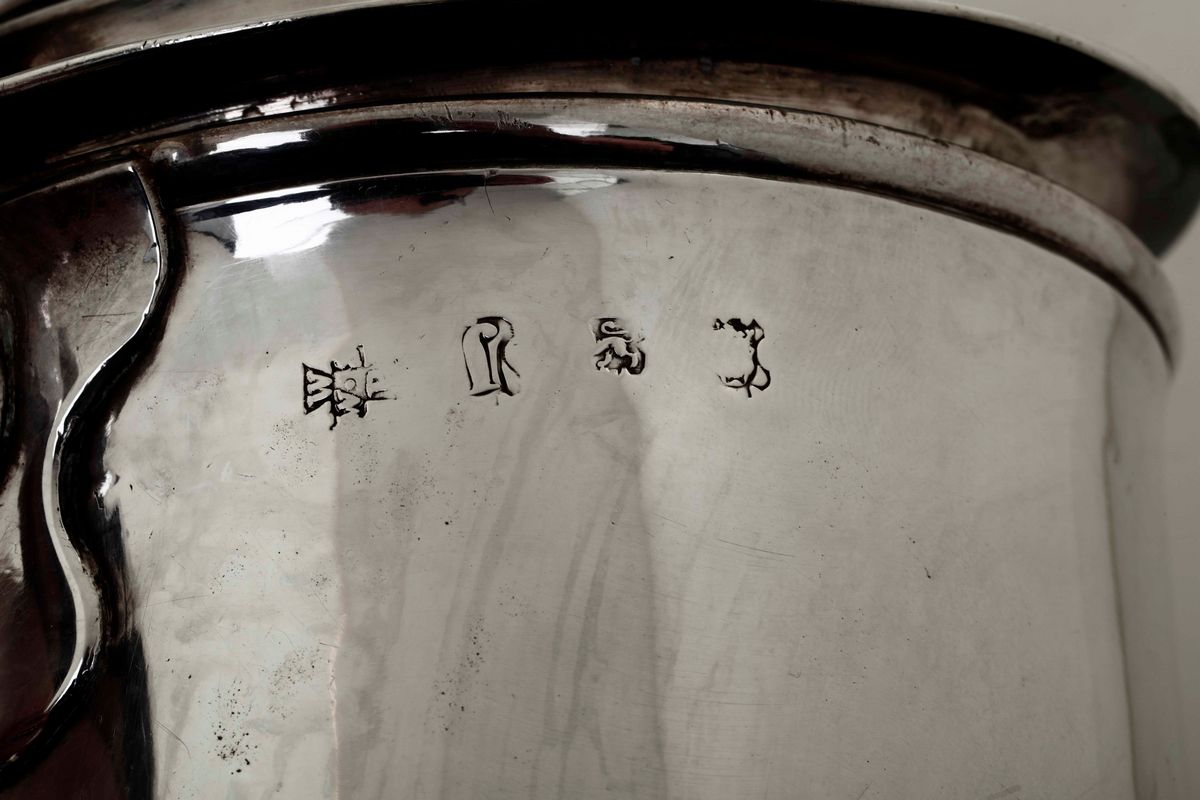 Tankard in Argento Sterling Fuso, Sbalzato e Cesellato. Marchi della Città di Londra per L'anno 1...