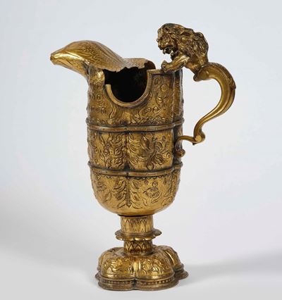 Versatoio. Bronzo Fuso, Sbalzato, Dorato e Cesellato. Oreficeria Barocca, Germania o Paesi Bassi,...