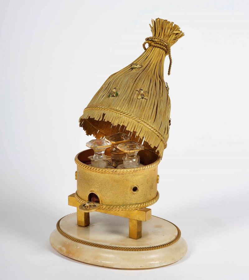 Singolare porta miele a forma di arnia. Manifattura artistica del XIX  secolo - Asta Palazzo Loschi Zileri dal Verme - Cambi Casa d'Aste