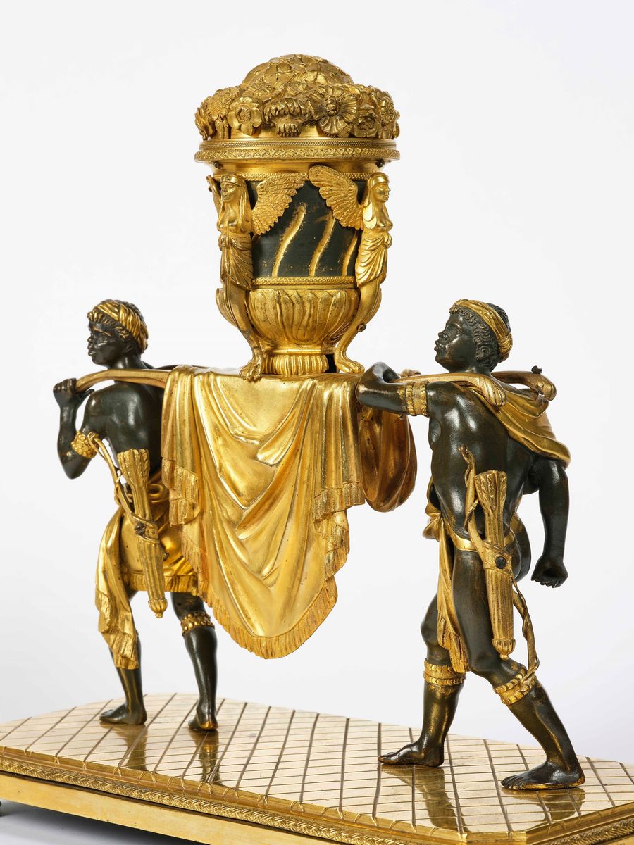 Bruciaprofumo in Bronzo Dorato, Patinato e Cesellato. Francia Fine XVIII Secolo