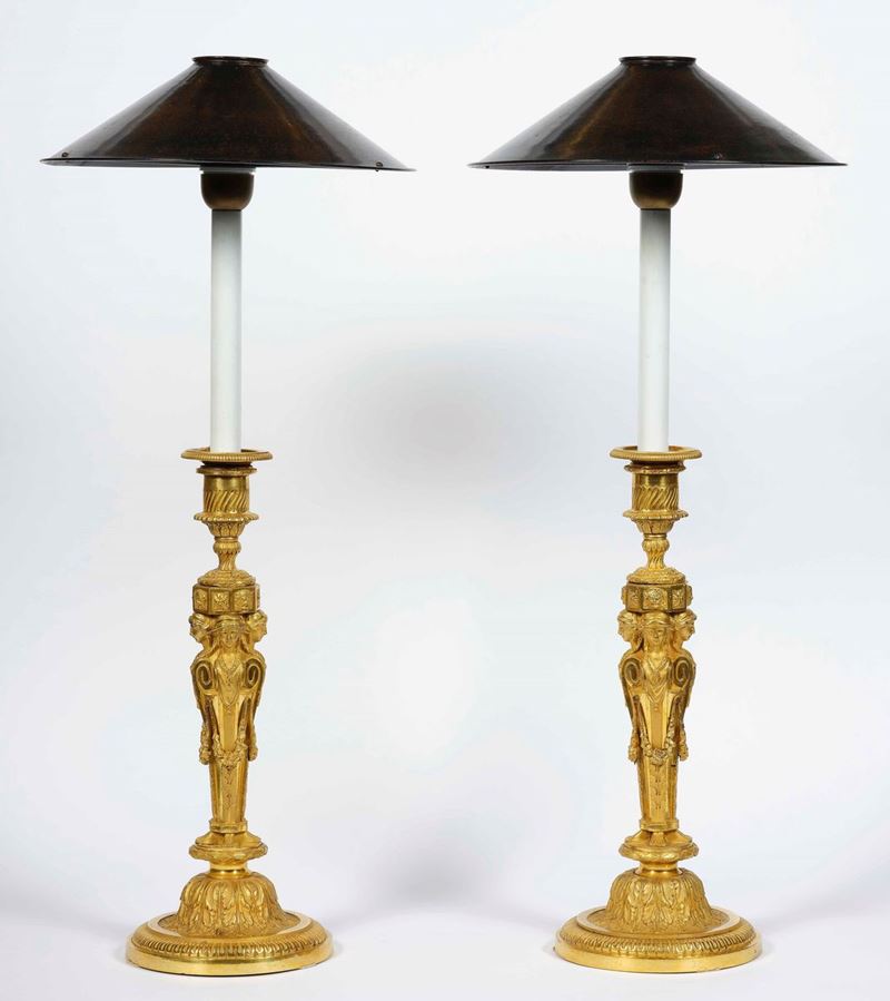Coppia di candelieri in bronzo dorato. XIX secolo  - Asta Palazzo Loschi Zileri dal Verme - Cambi Casa d'Aste